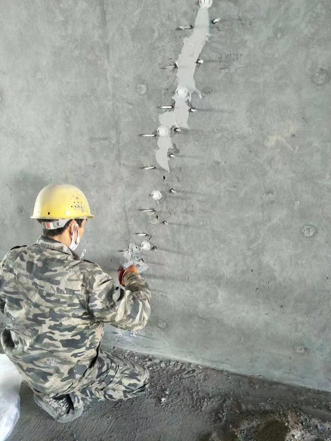 新华混凝土楼板裂缝加固施工的方案